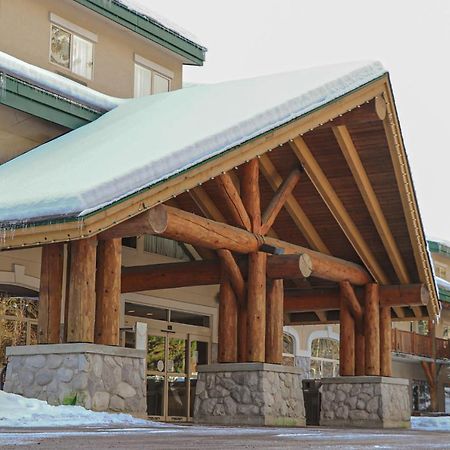 Coast Hillcrest Hotel Revelstoke Exterior foto