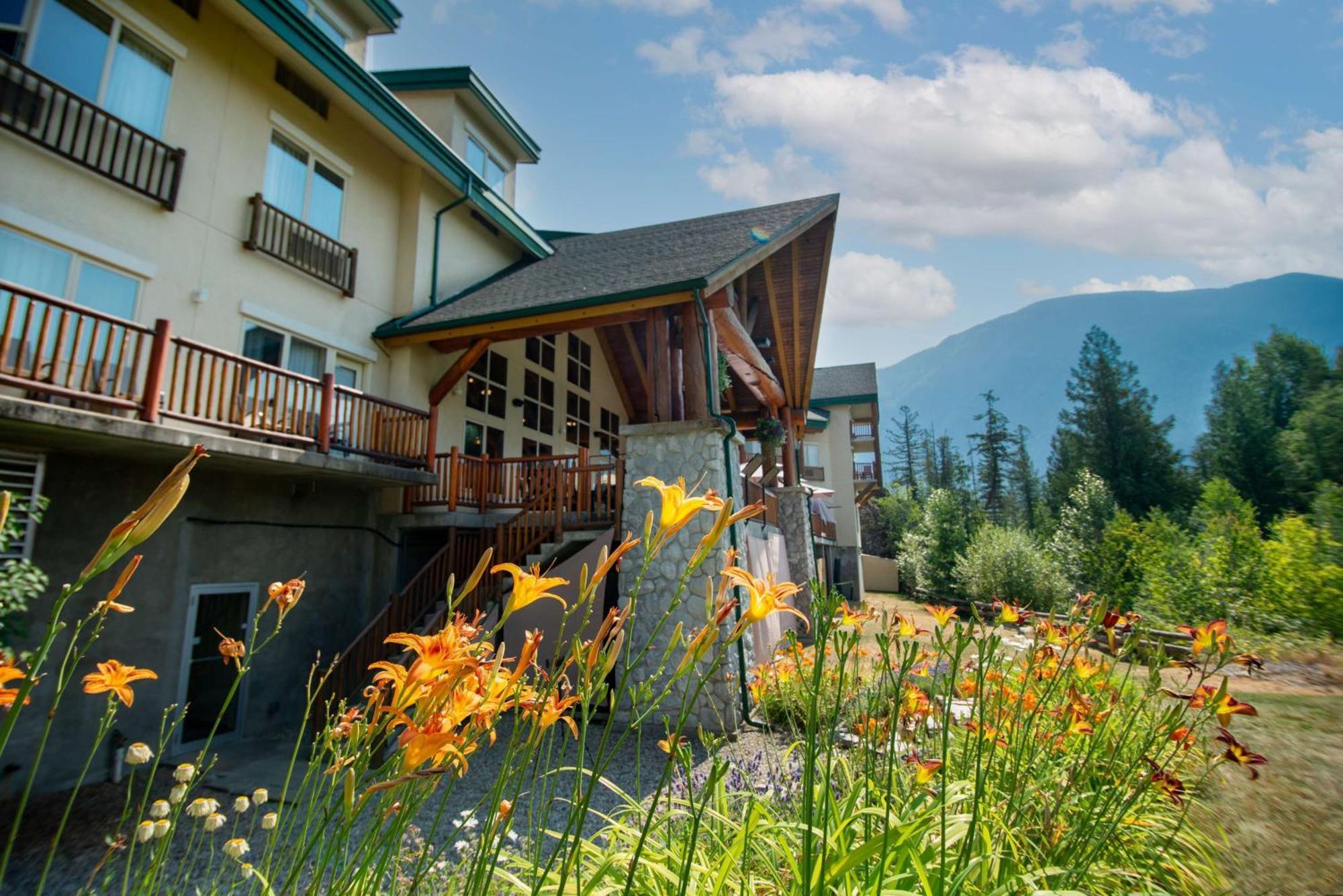 Coast Hillcrest Hotel Revelstoke Exterior foto