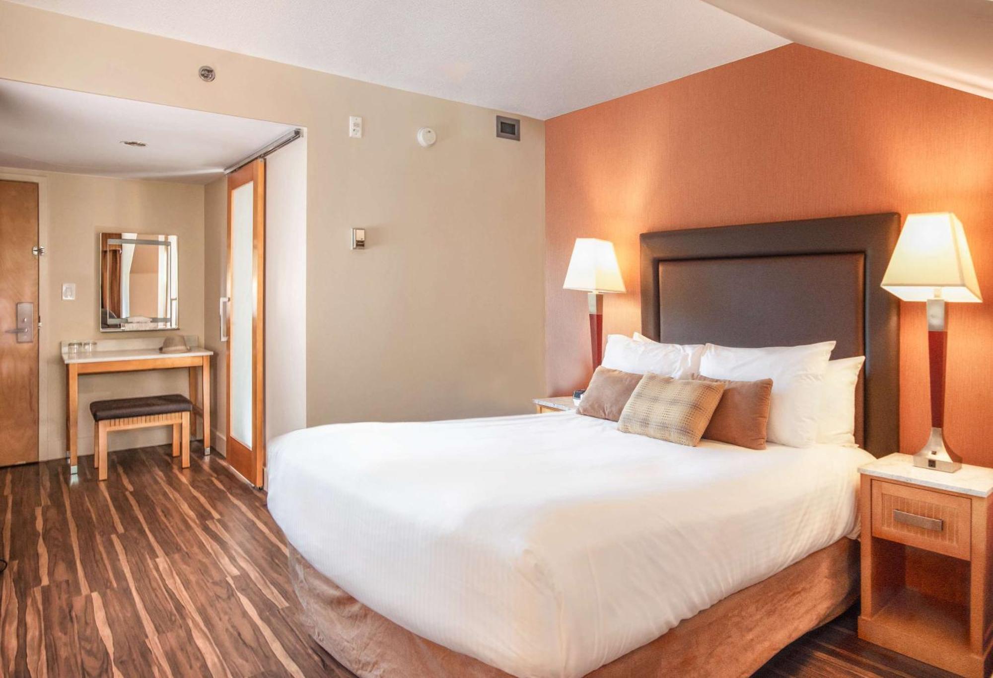 Coast Hillcrest Hotel Revelstoke Exterior foto